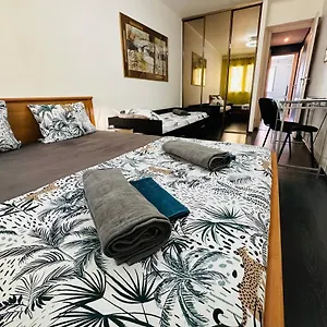  Appartamento The - 3 Rooms, 3air Cond, 3tv, 3fans, 2 Wc, Wifi Everywhere 5min Aeroport, Train, Beach, 1min Tram, 15 Min Centre, Port, Parking Possible